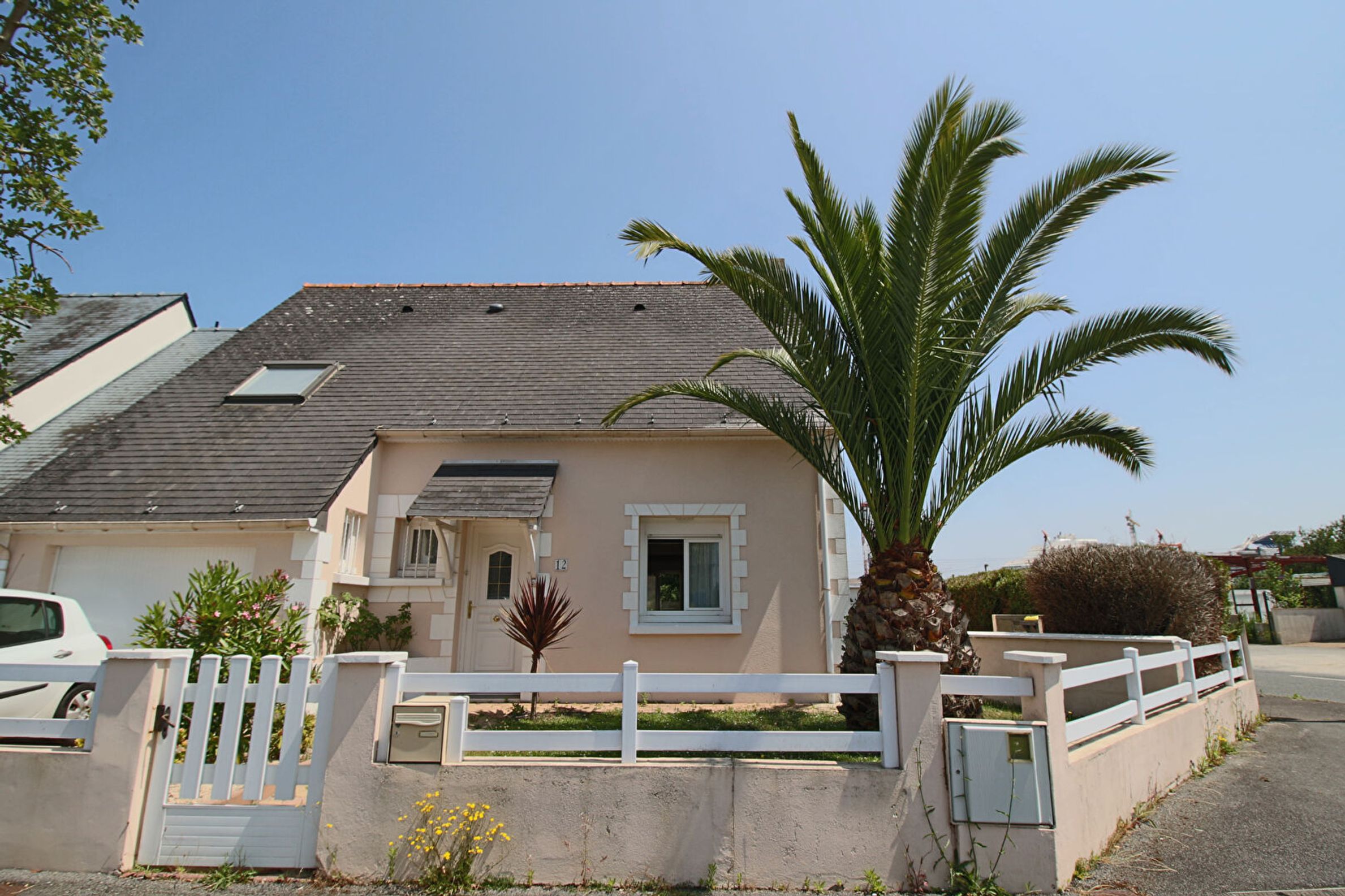 Maison  familiale 4 chambres avec garage et un beau jardin Saint Nazaire proximité gare et commerces