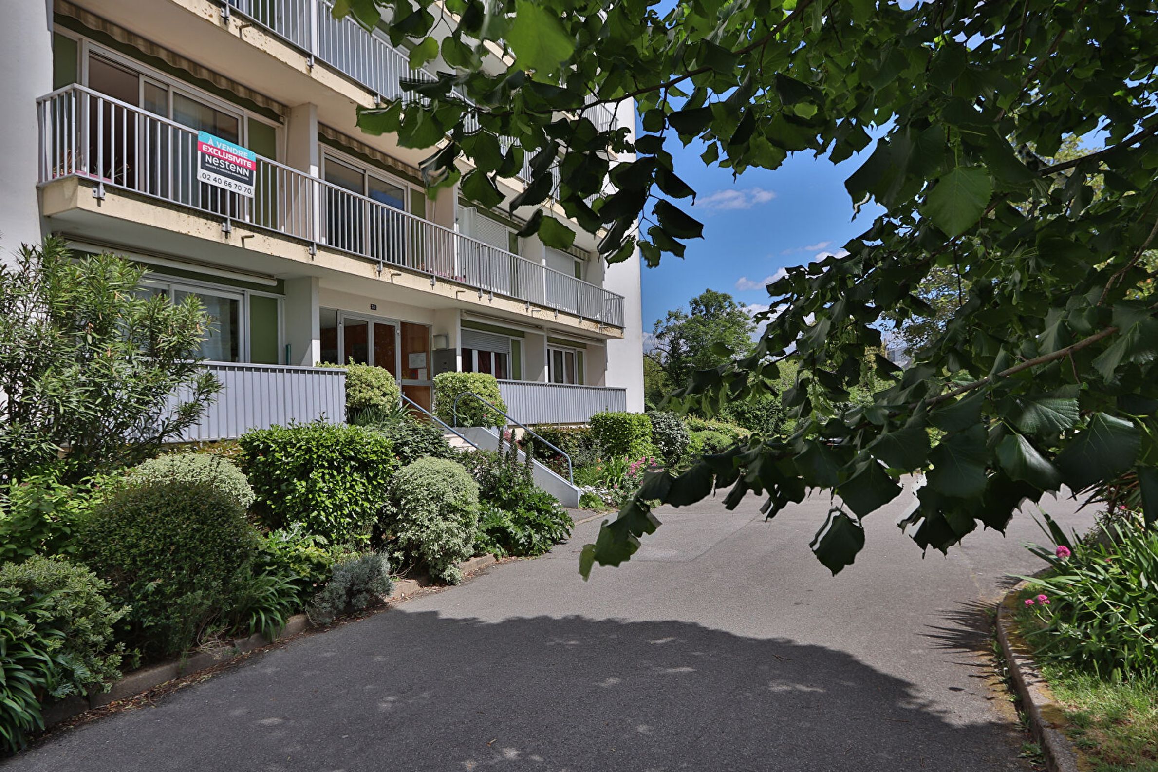 Appartement 4 pièces - 83 m² habitables, balcon, place de parking, proche mer